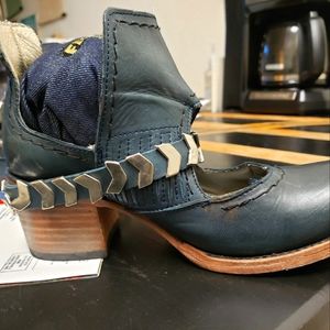 FREEBIRD BY STEVEN BOOTIES